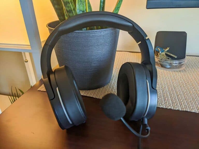 MMERSE GH20 Headphones standing
