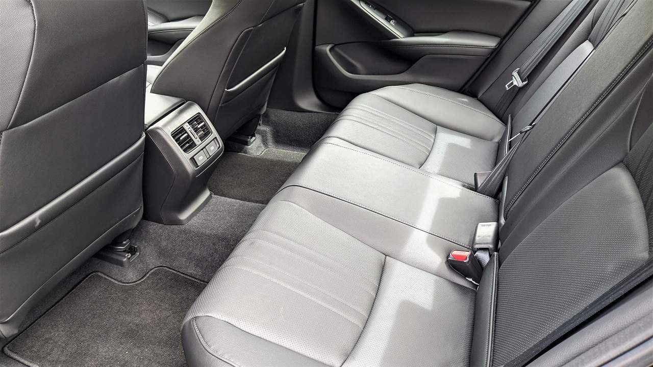 2021 Honda Accord Hybrid Touring Review 5 2021 Honda Accord Hybrid Rear Seat