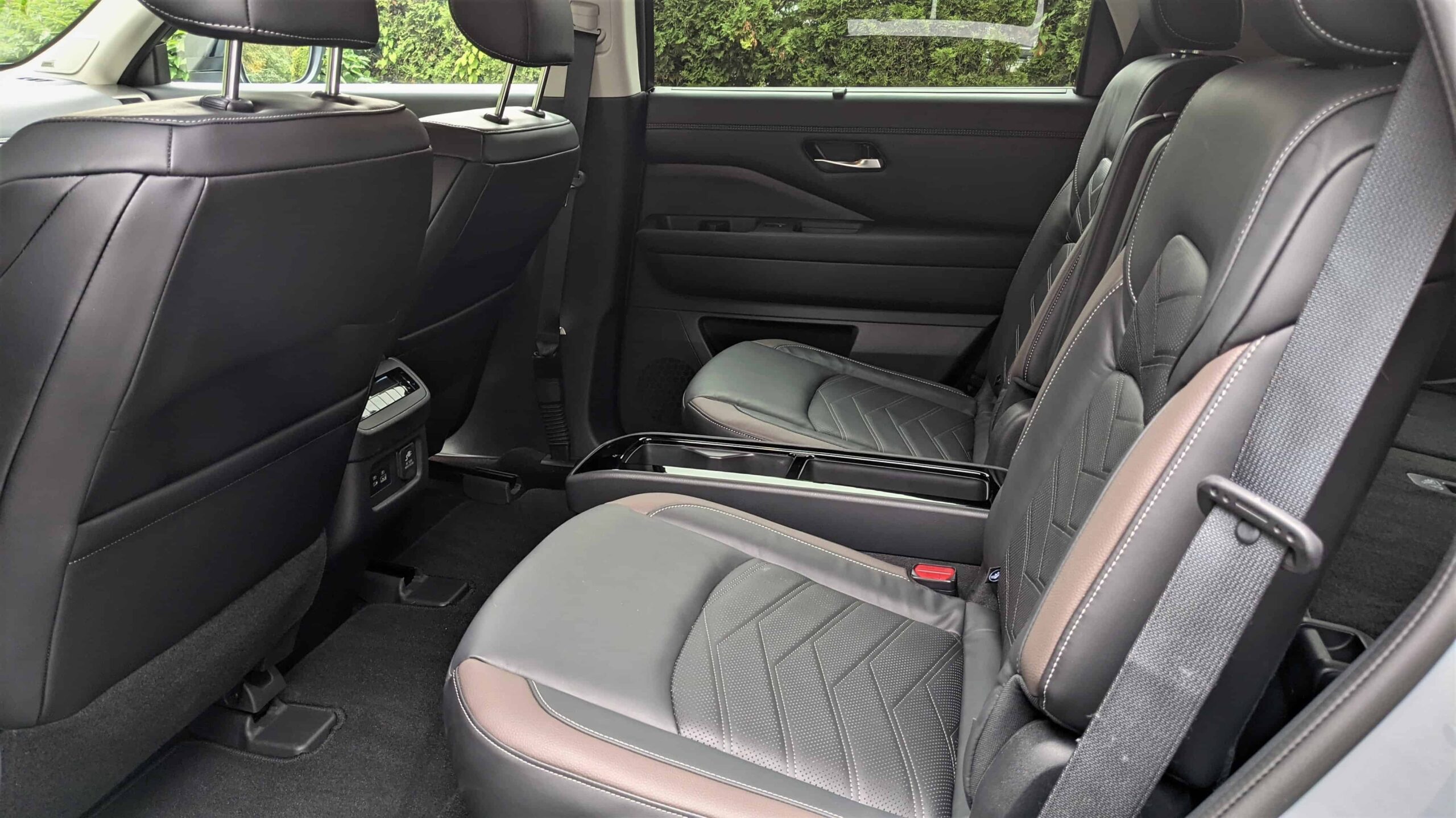 2022 Nissan Pathfinder Review 13 2022 Nissan Pathfinder 2nd row seat scaled