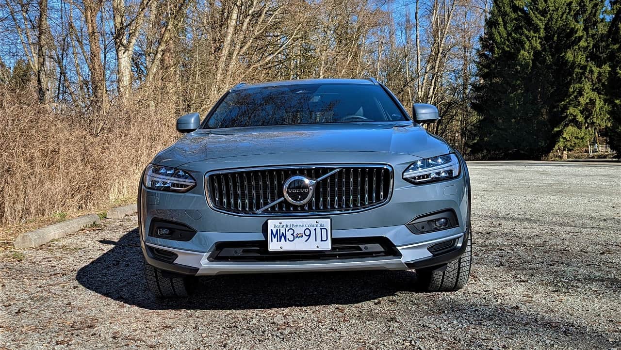 2022 Volvo V90 Cross Country B6 Review: The SUV Alternative 3 2022 Volvo V90 Cross Country B6 Front
