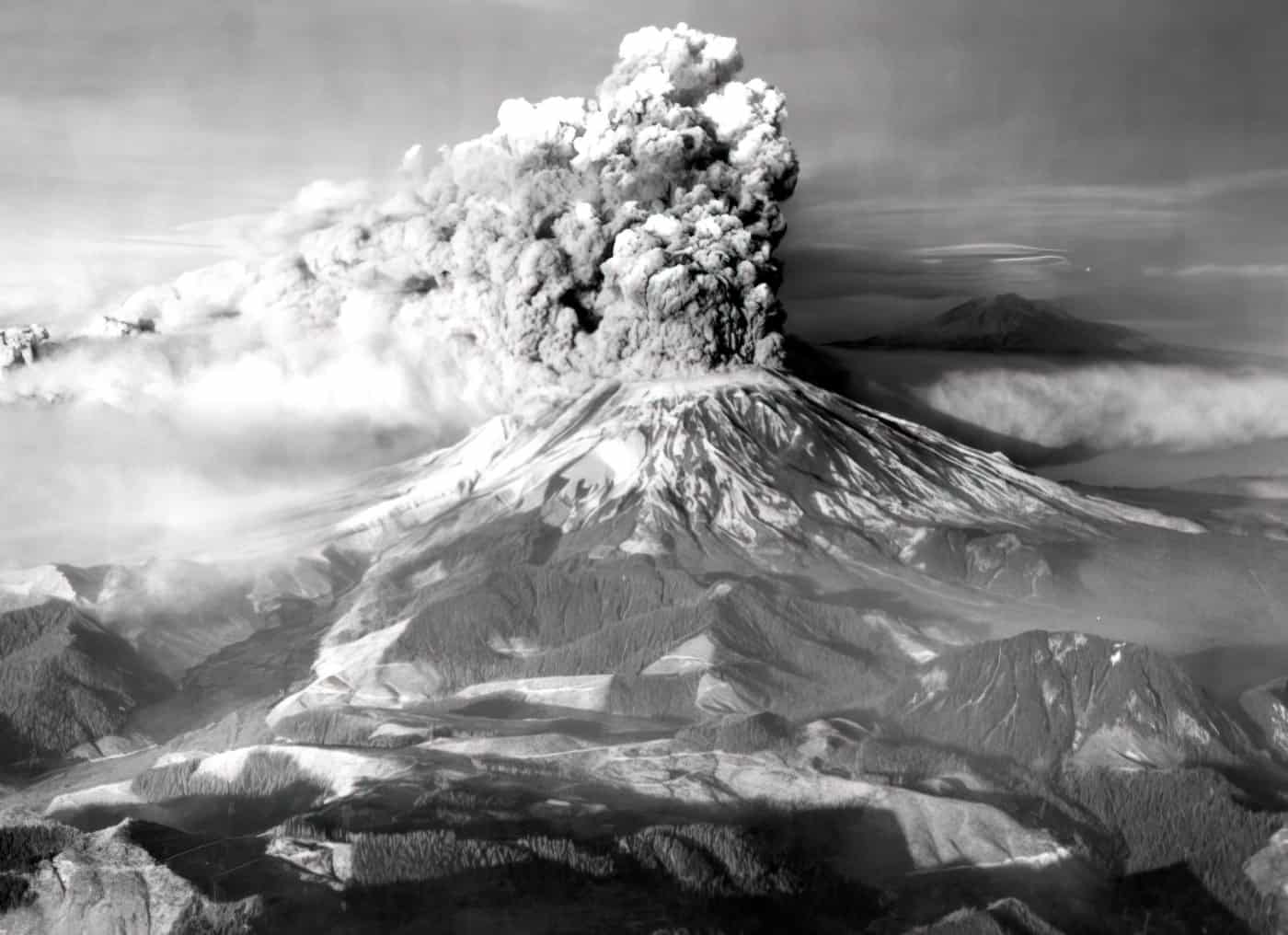 Death Defying Film Robert Landsburgs Last Photos of Mount St. Helens Eruption 05