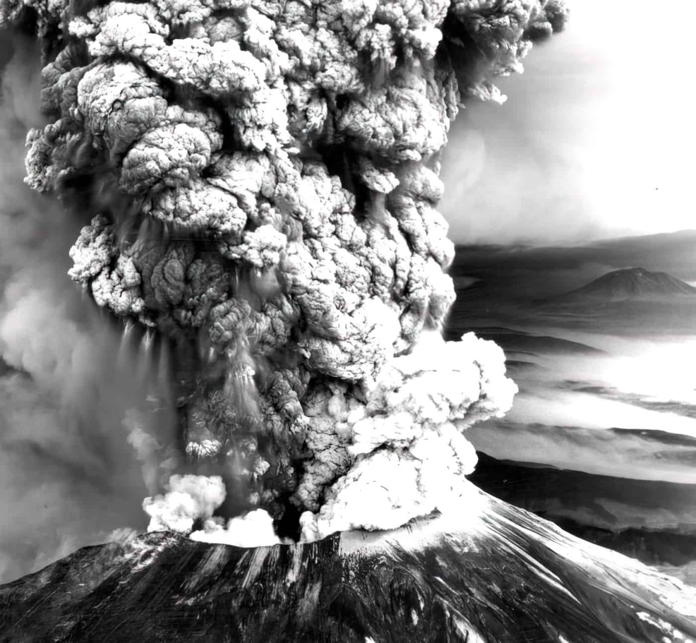 Death Defying Film Robert Landsburgs Last Photos of Mount St. Helens Eruption 06