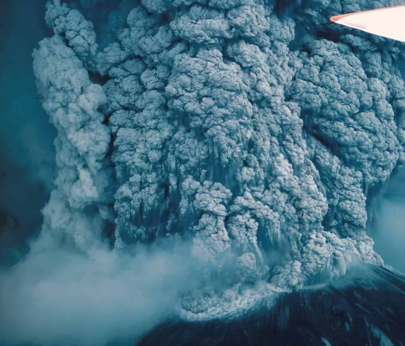 Death Defying Film Robert Landsburgs Last Photos of Mount St. Helens Eruption 07