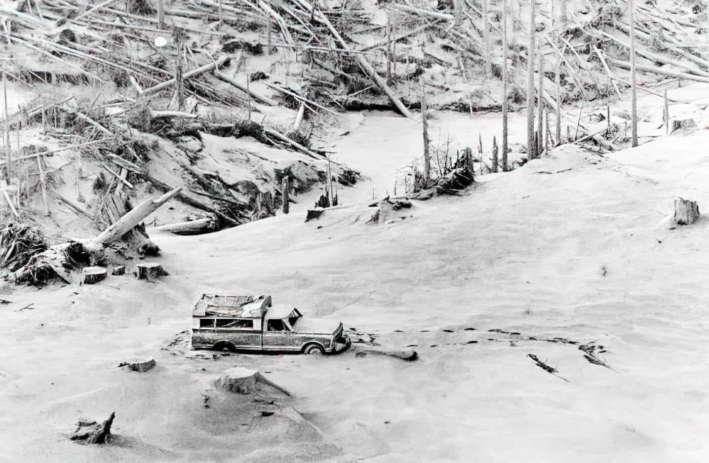 Death Defying Film: Robert Landsburg's Last Photos of Mount St. Helens Eruption 13 Death Defying Film Robert Landsburgs Last Photos of Mount St. Helens Eruption 12