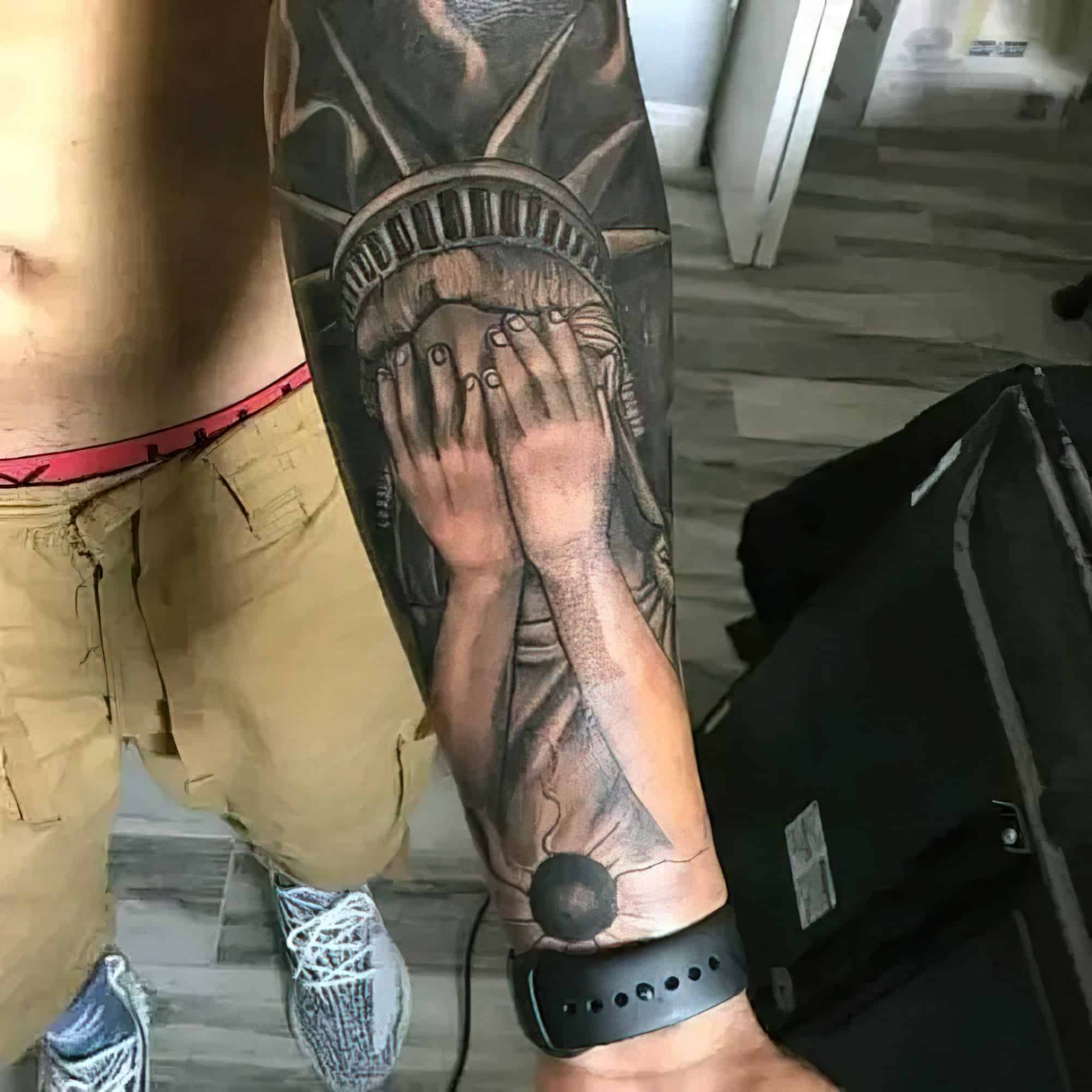 Koolsville Tattoo in Las Vegas: A Guide For First Timers 4 Koolsville Tattoo statue of liberty