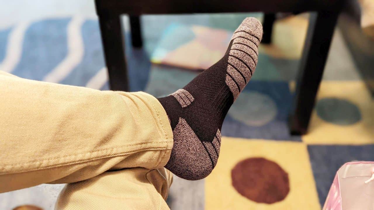 Avoalre Sports Socks: The Best Cooling Socks for Summer Cycling 2 Avoalre Sports Socks on foot