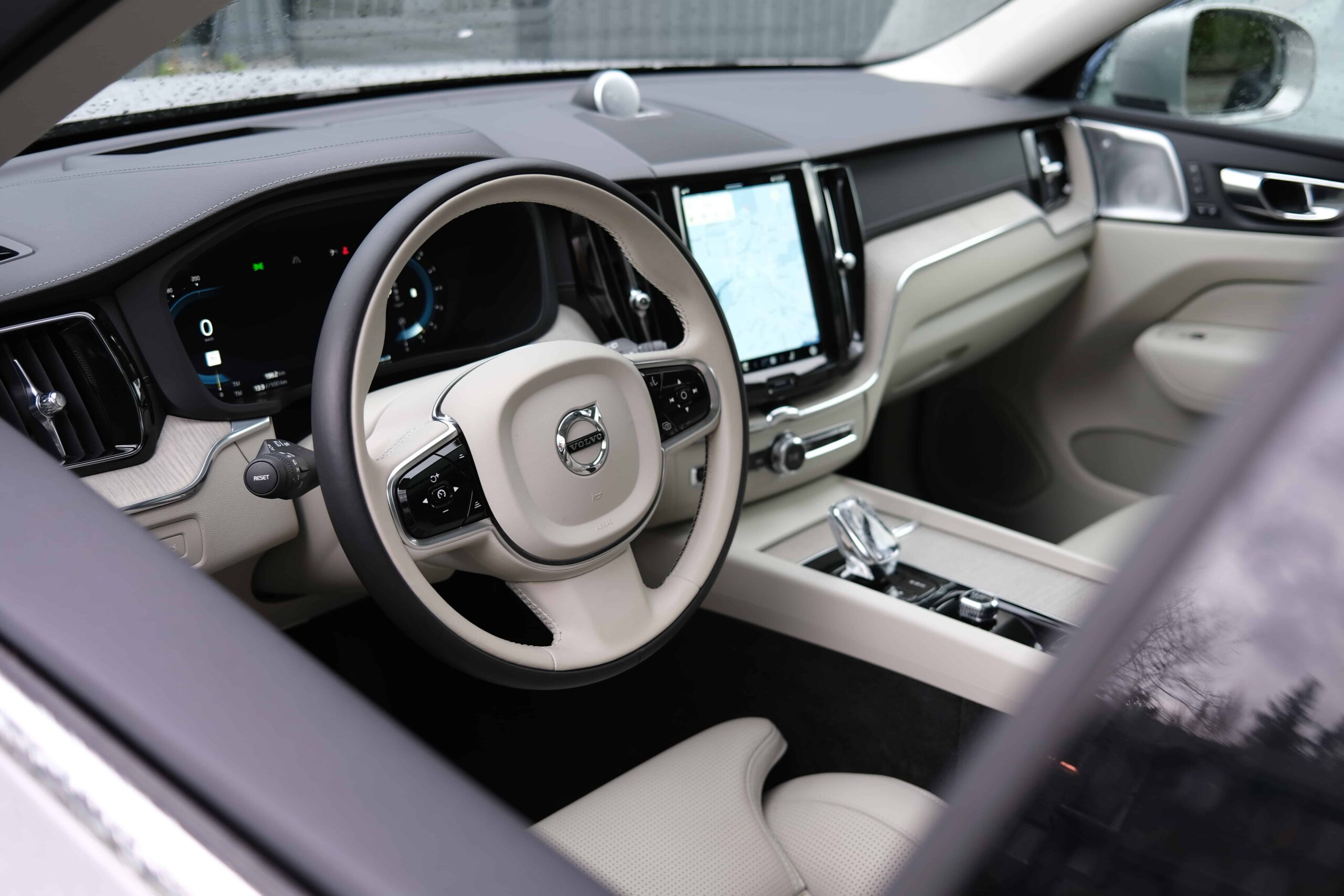 2022 Volvo XC60 B6 Inscription Review 4 2022 Volvo XC60 dashboard scaled
