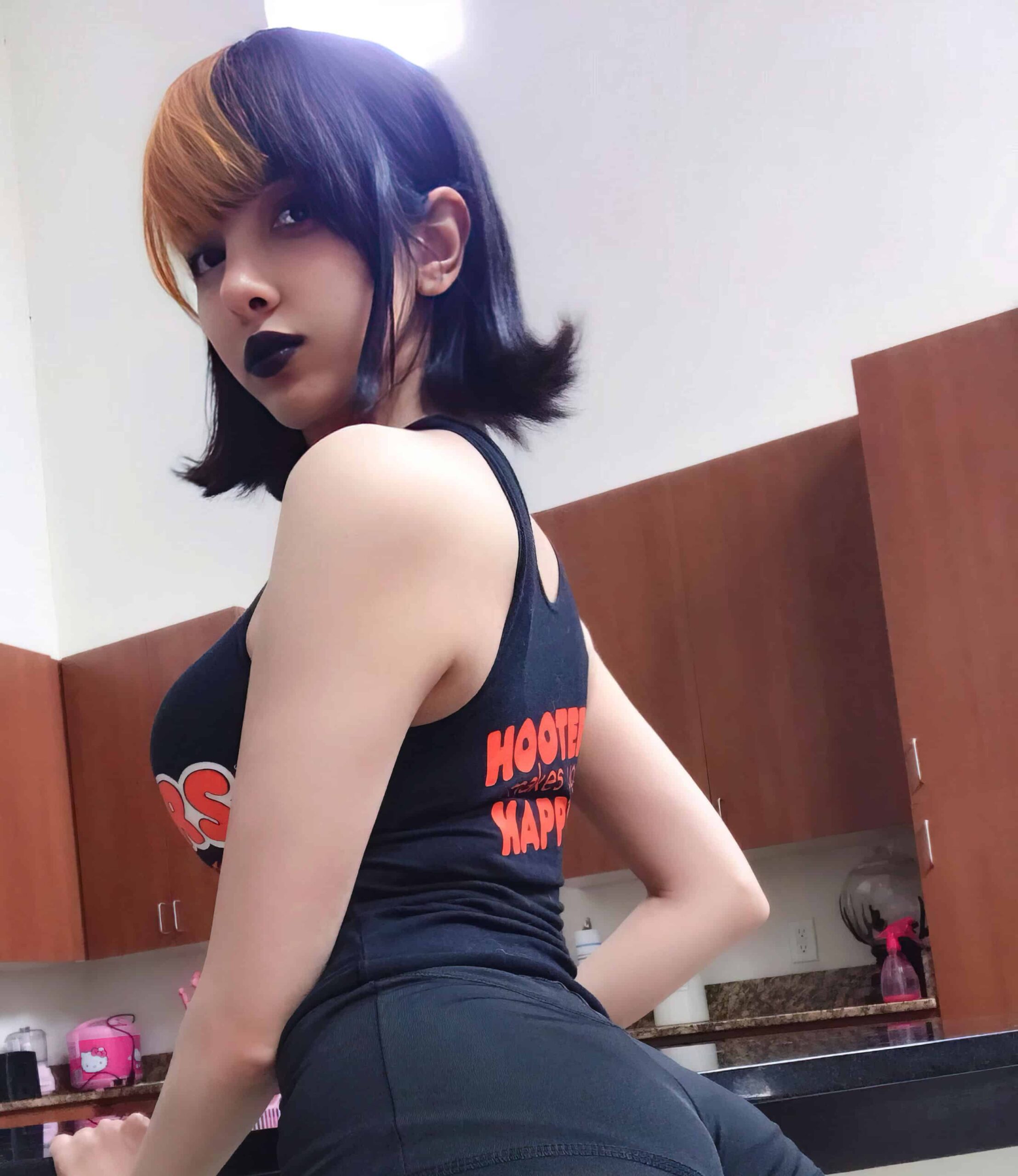 The (Re)Evolution of SwimsuitSuccubus: From Model to Twitch Streamer 7 susu on reddit scaled