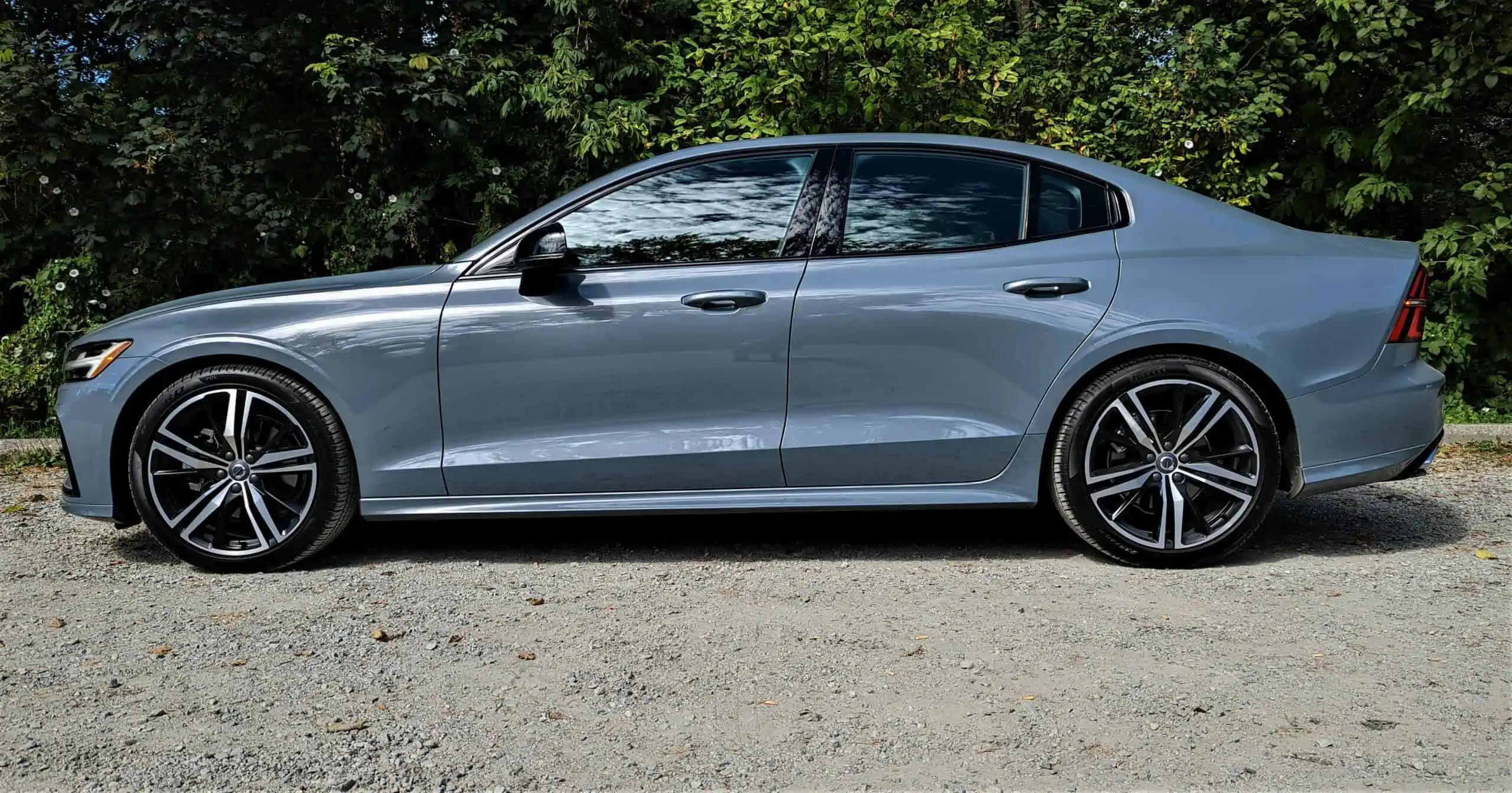 2022 Volvo S60 B5 AWD R-Design Review 4 2022 Volvo S60 B5 R Design Side scaled