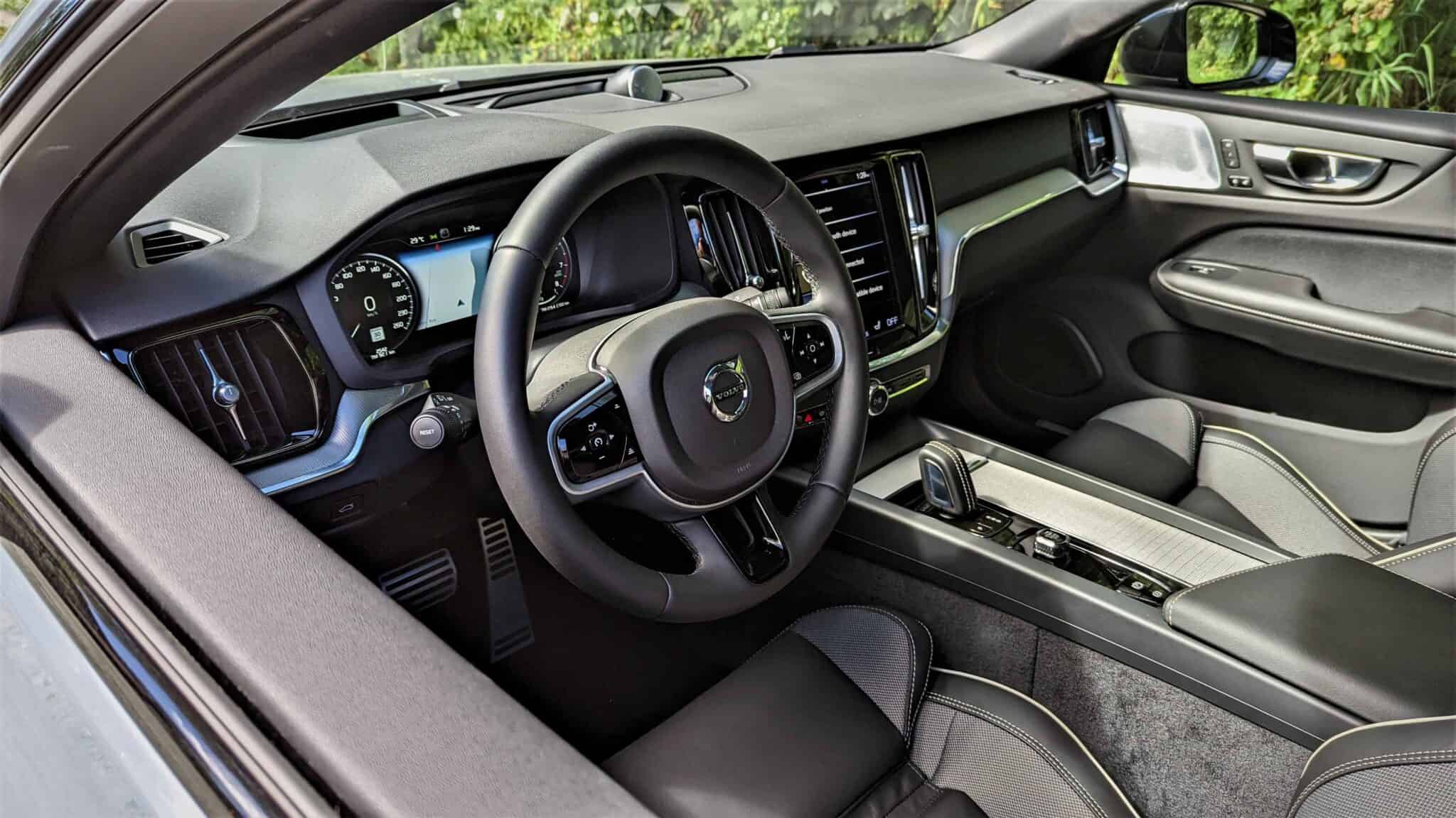 S60 B5 R Design 2022 Volvo S60 B5 AWD R-Design Review