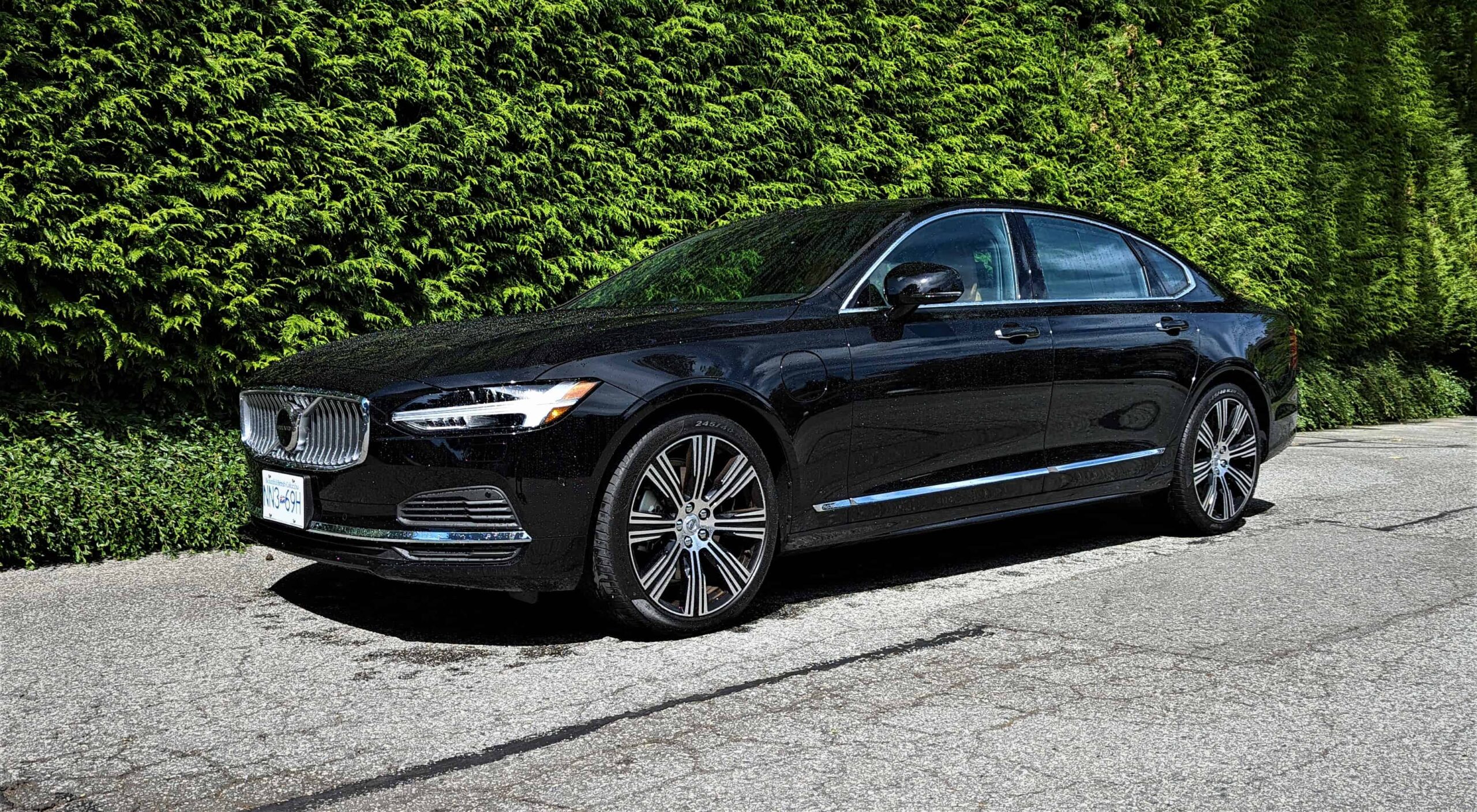 2022 Volvo S90 T8 Recharge Review scaled