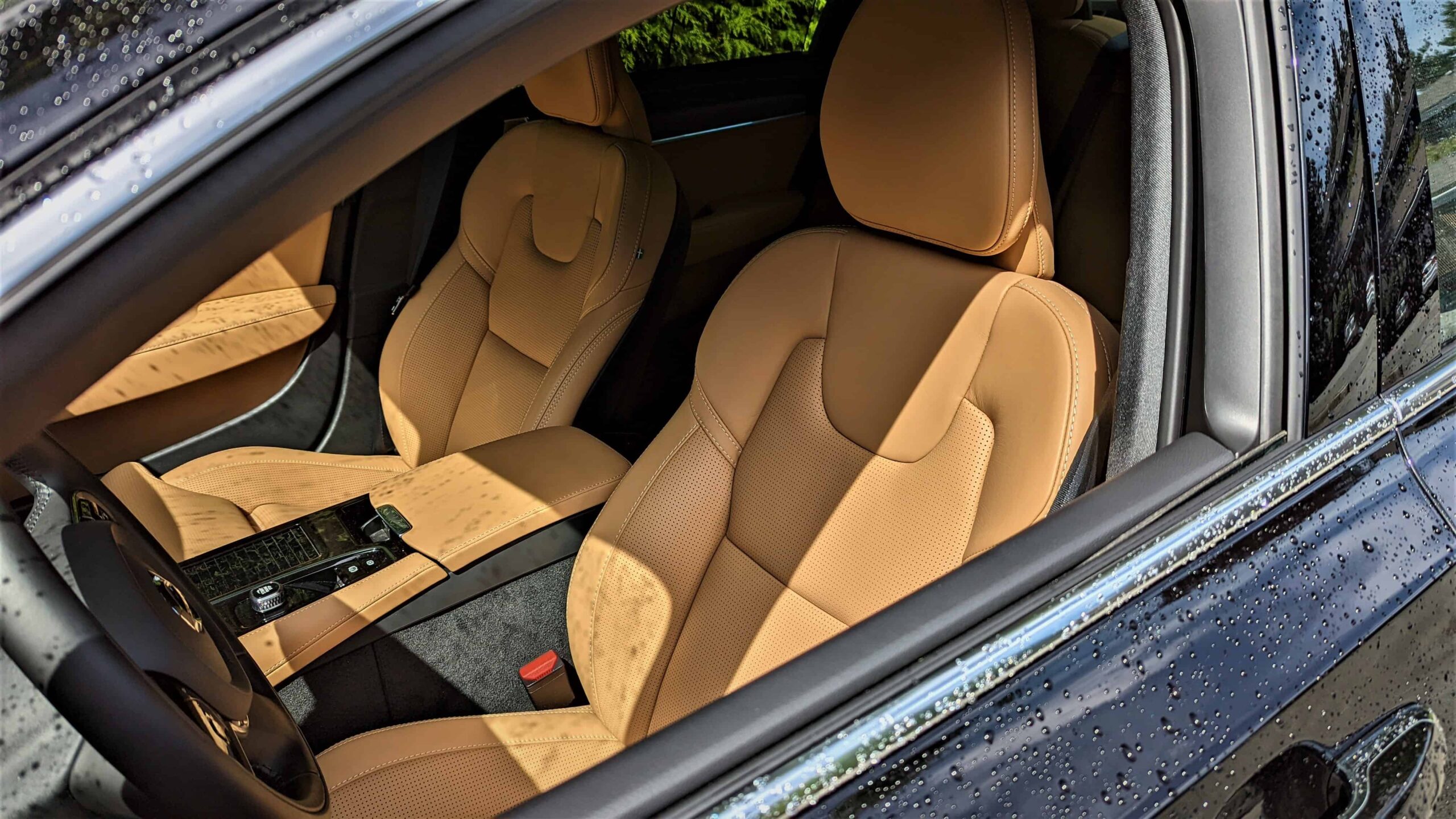 2022 Volvo S90 T8 Recharge front seats scaled
