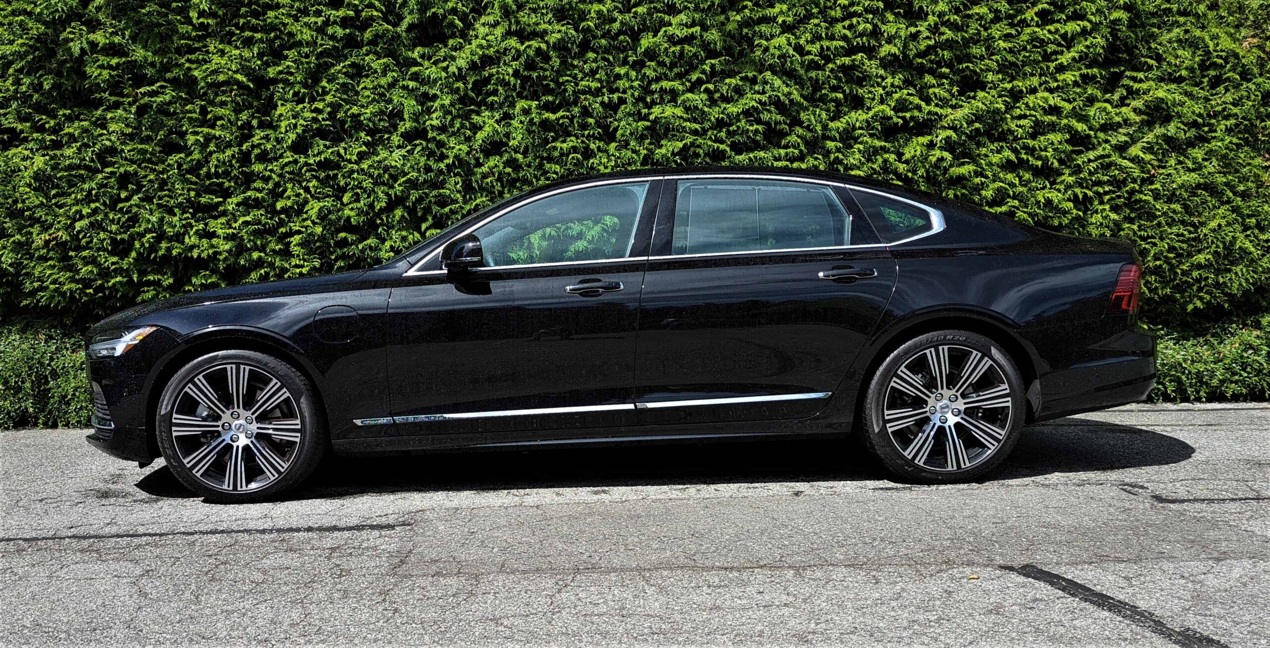 2022 Volvo S90 T8 Inscription Review 3 2022 Volvo S90 T8 Recharge side scaled