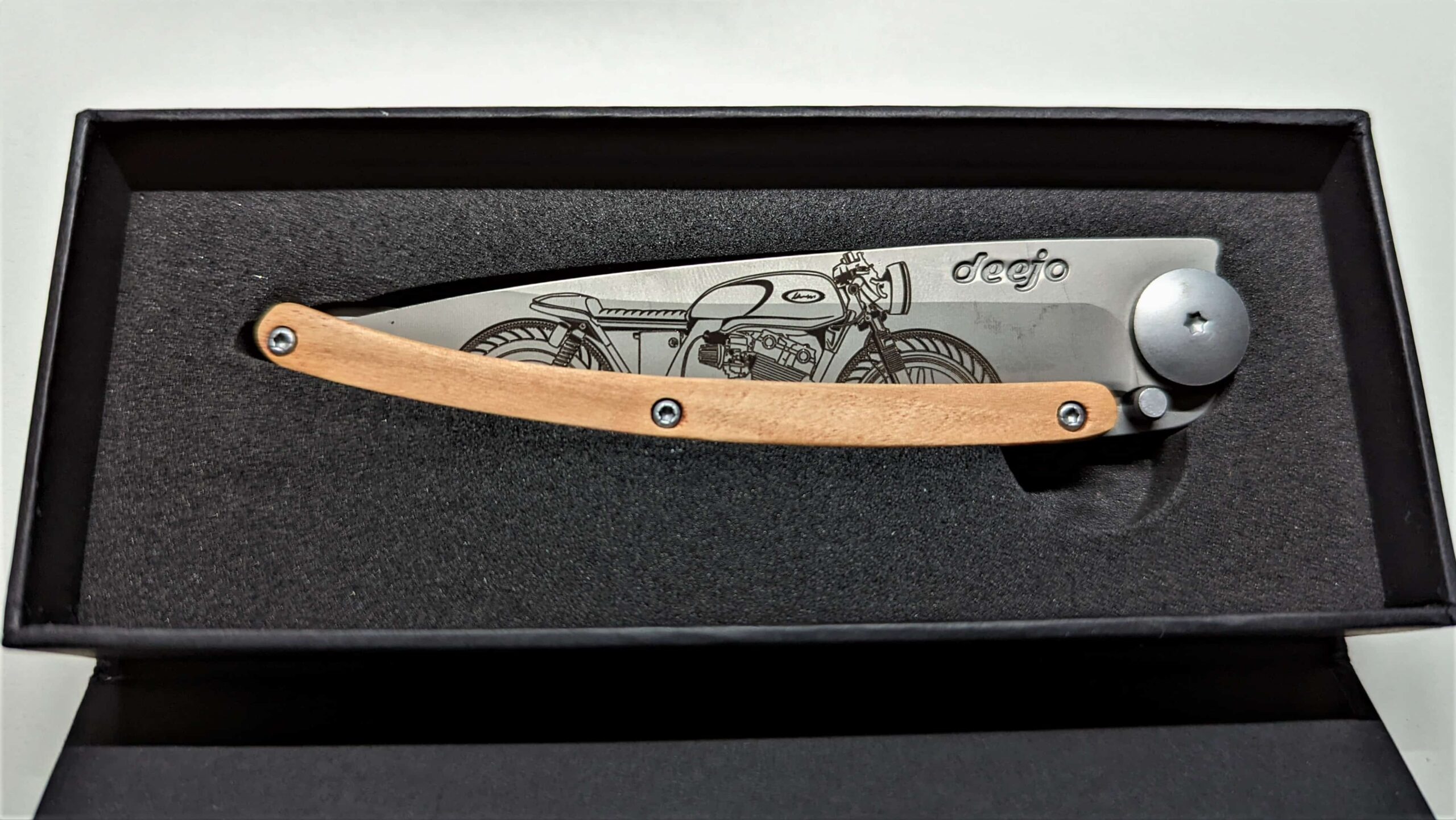 Deejo Pocket Knife Review: The Perfect Gifts To Pass Down To Your Kids 6 Deejo Pocket Knife Package scaled