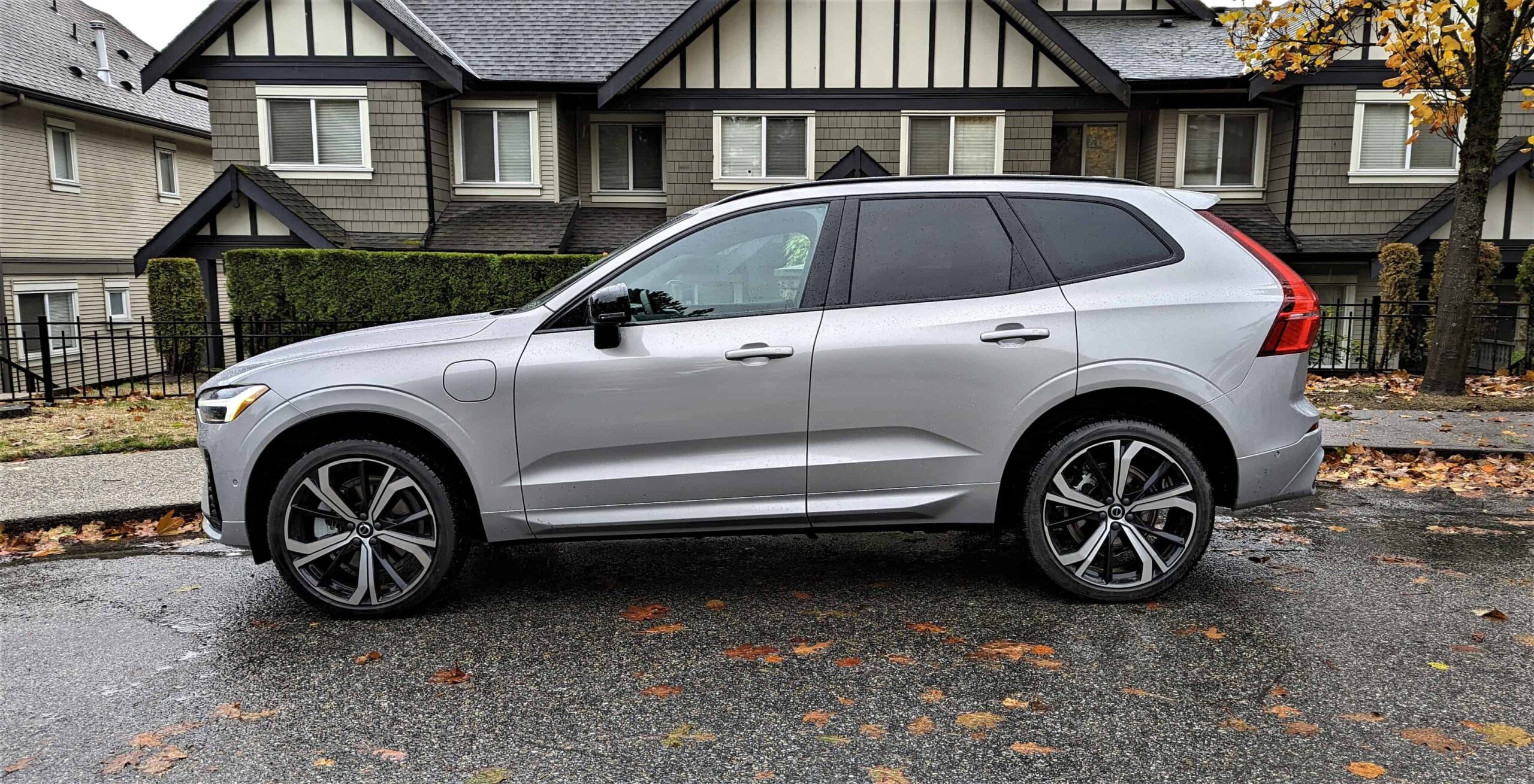 2023 Volvo XC60 Recharge Side scaled