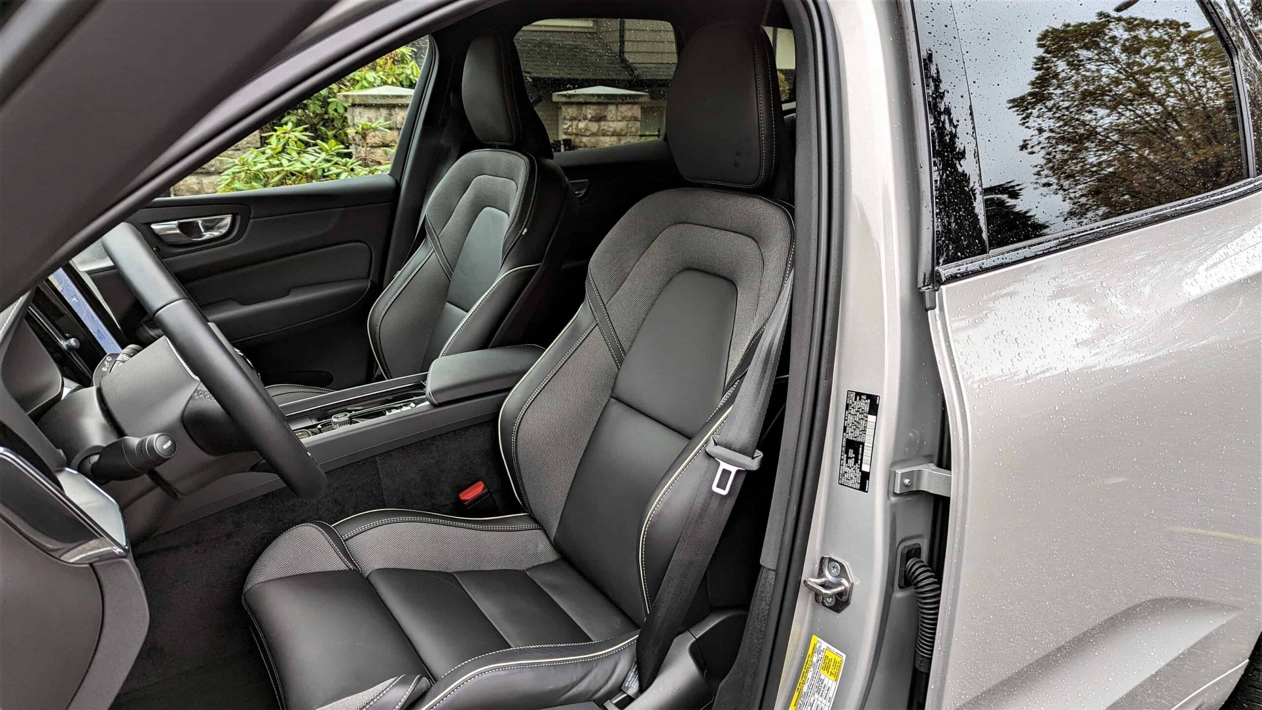 2023 Volvo XC60 Recharge front seats scaled