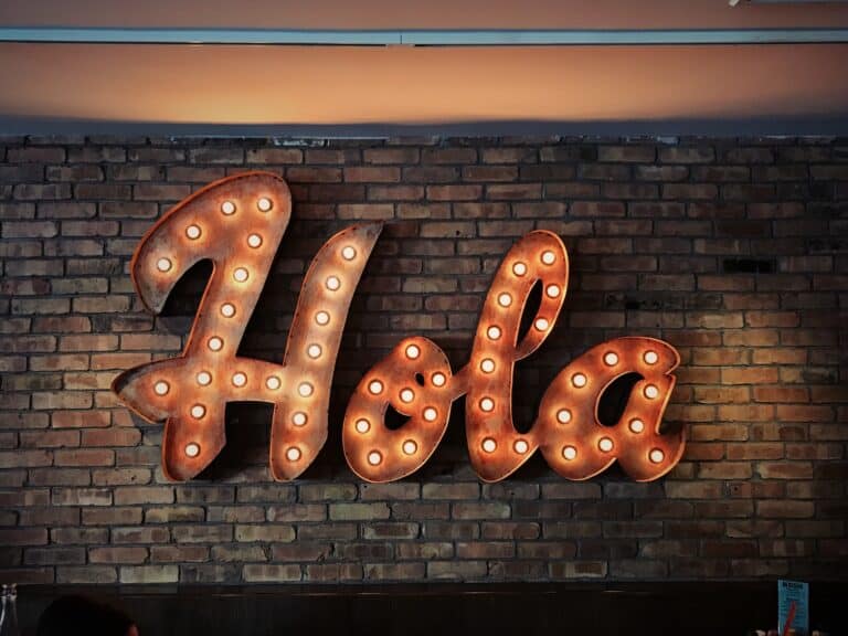 How to say hi in Spanish