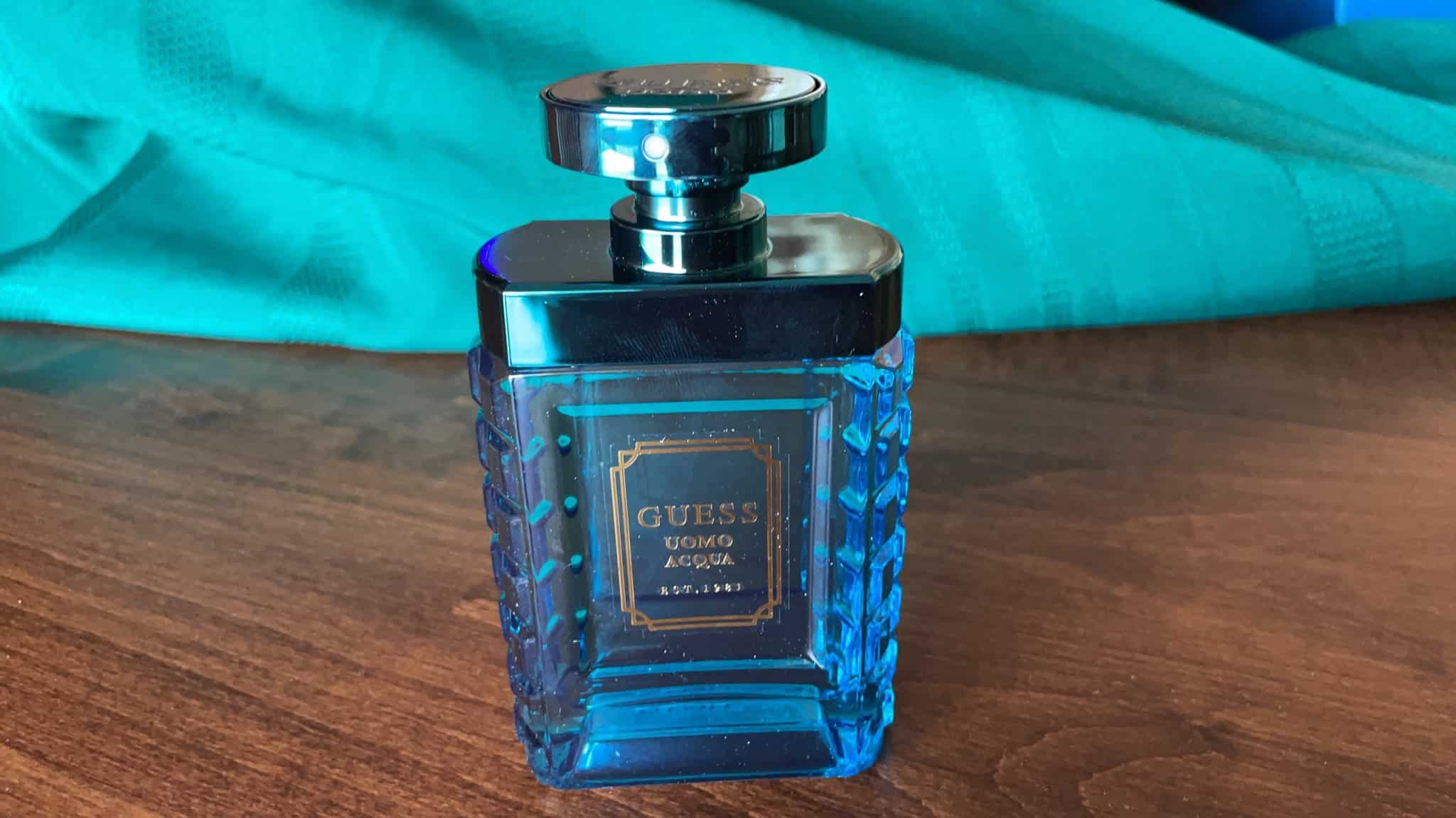 Smart Moves: Practical and Fun Gifts for Guys Starting College 6 GUESS Uomo Acqua Eau de Toilette bottle