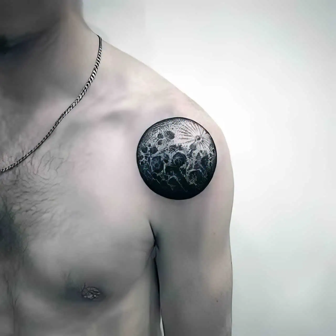 38 Amazing Small Sun and Moon Tattoo Ideas | Tattoo trends, Moon tattoo,  Small hand tattoos