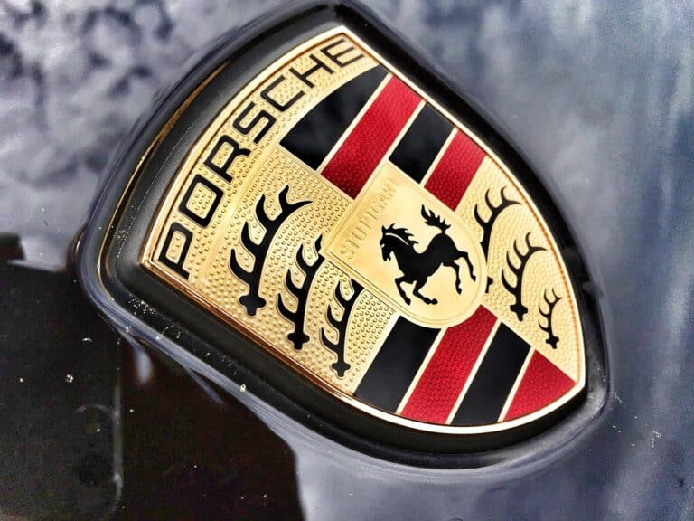 Porsche SUV logo