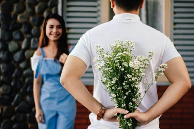 man about to give college girlfriend flowers