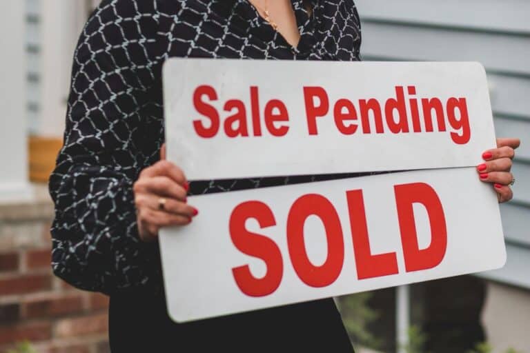 sale pending sign