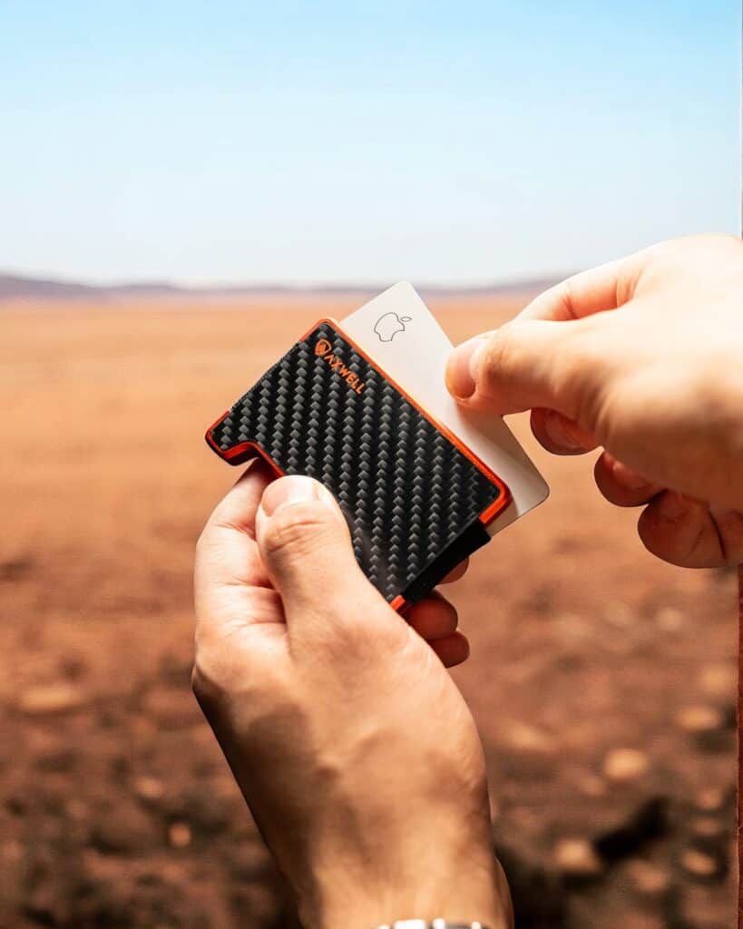 Axwell Carbon Fiber Wallet Review: 7 Reasons It's a Cut Above 3 Axwell Carbon Fiber Wallet Review 2