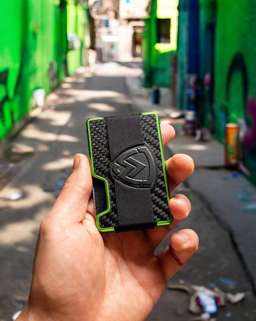 Axwell Carbon Fiber Wallet Review: 7 Reasons It's a Cut Above 5 Axwell Carbon Fiber Wallet Review 4