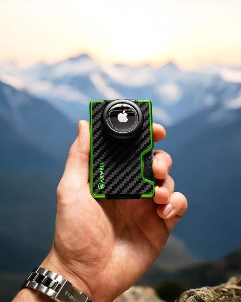 Axwell Carbon Fiber Wallet Review: 7 Reasons It's a Cut Above 7 Axwell Carbon Fiber Wallet Review 6