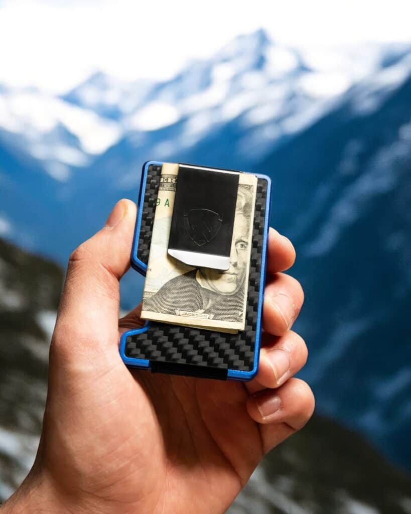 Axwell Carbon Fiber Wallet Review: 7 Reasons It's a Cut Above 9 Axwell Carbon Fiber Wallet Review 8