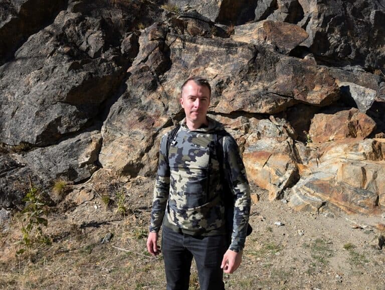 Kuiu ULTRA Merino 120 LT LS Hoodie Review 5