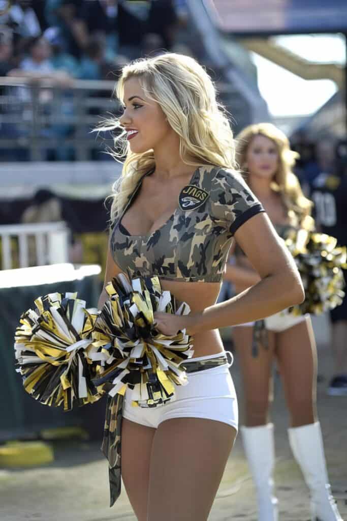 Hottest NFL Cheerleaders and Dancers: 20 to Watch in 2025 21 Hottest NFL Cheerleaders and Dancers 21