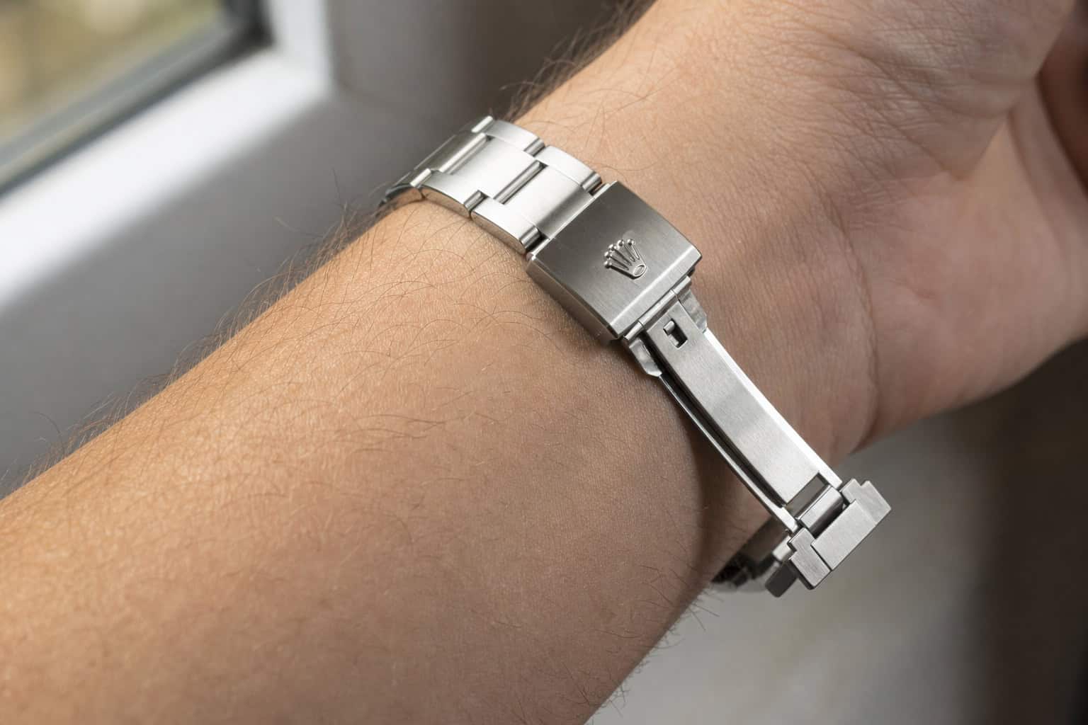 Omega vs Rolex Durability: Which Watch Can Take a Beating? 9 Rolex Oyster bracelet with Glidelock clasp for on-the-fly adjustment and comfort