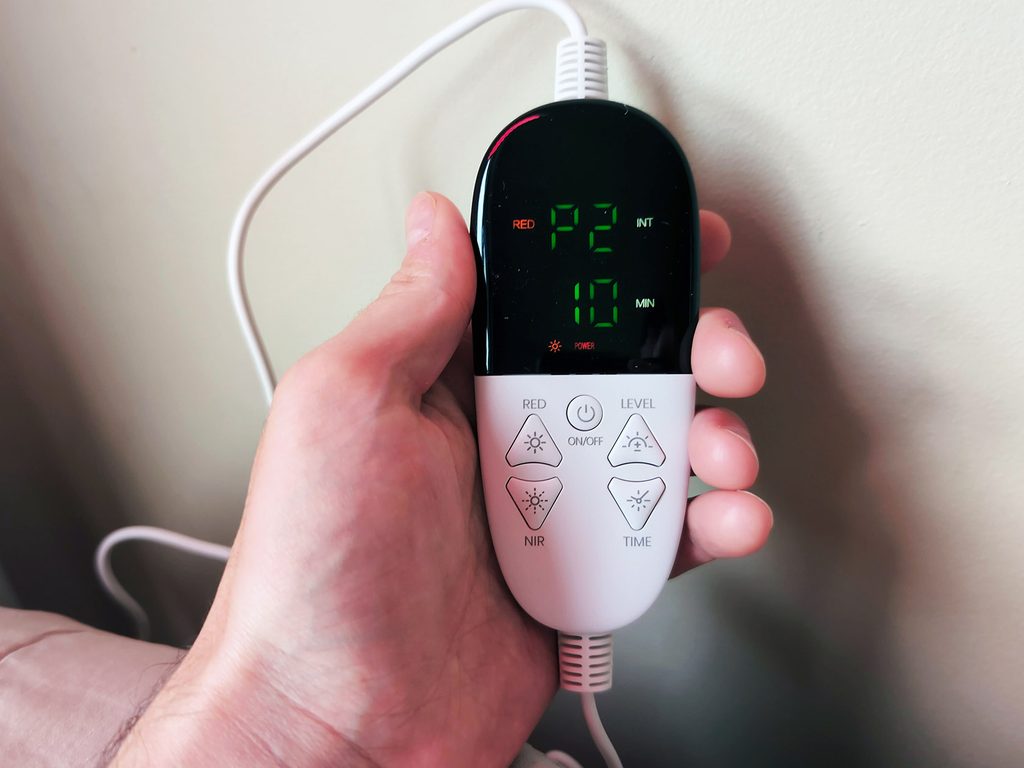 LifeZoom Veyra Curved Silicone Red Light Therapy Panel Review: Reading Under Red Light, Finally 3 LifeZoom Veyra Curved Silicone Red Light Therapy Panel Review 2