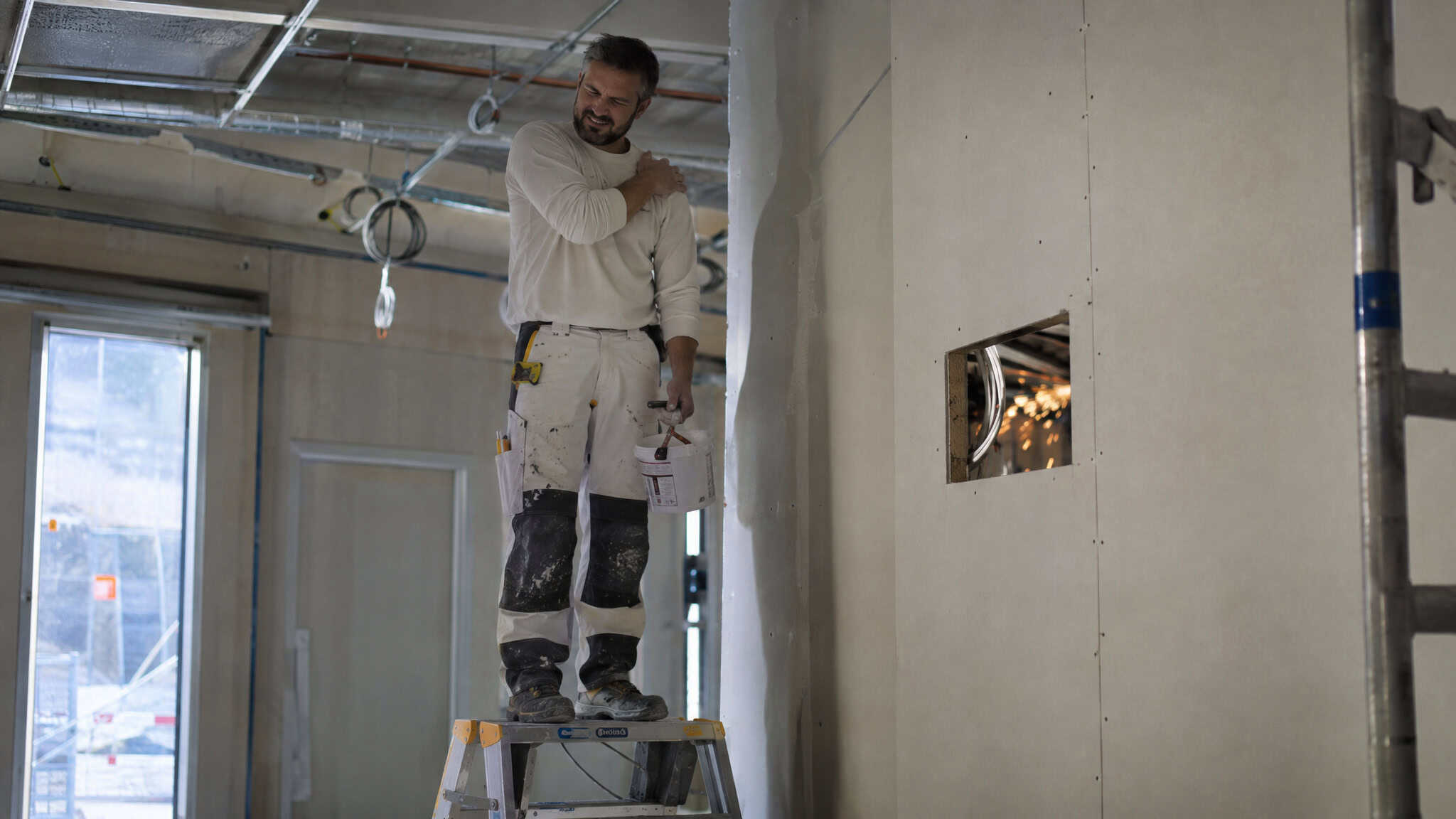 What Is an Example of a Personal Injury Claim? 4 Real Cases, From Rear-End Crash to $10.3B Mass Tort 2 Painter falling from a platform at work, the £320,000 workplace injury claim case