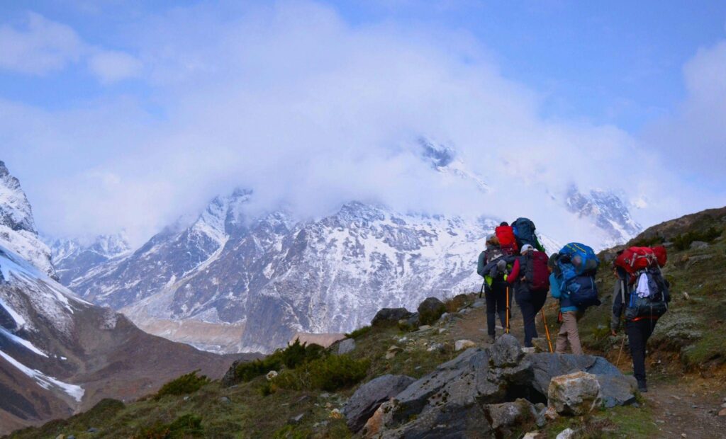 The Himalaya as a Test: What a Two-Week Trek Teaches About Limits 2 Group of hikers trekking through snowy mountain landscape in the Himalayas.